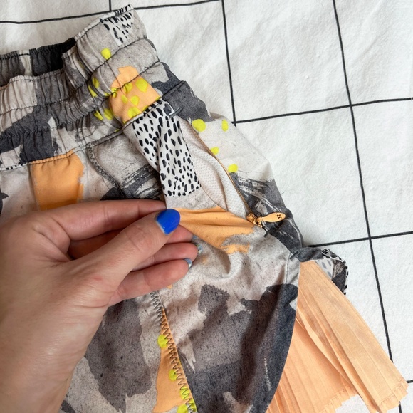 Lululemon Print Running Shorts - Picture 4 of 7